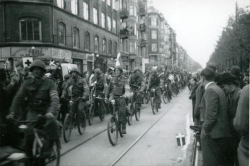 Cyklistdeling-fra-Den-Danske-Brigade-paa-Jagtvejen-i-Koebenhavn.-6.-maj-1945