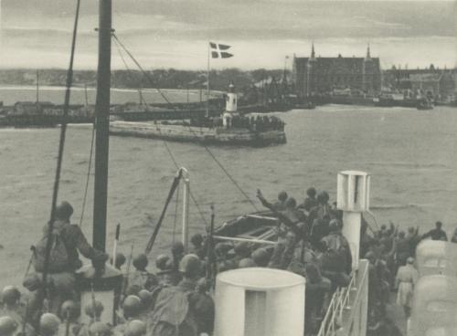 Den-Danske-Brigade-ombord-paa-skibene-paa-vej-til-Helsingoer