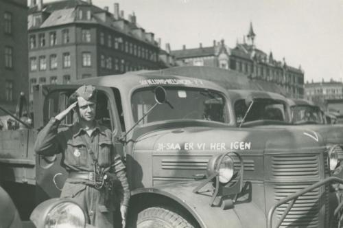 Den-Danske-Brigade-parkeret-paa-Halmtorvet-i-Koebenhavn-7-10-maj-1945