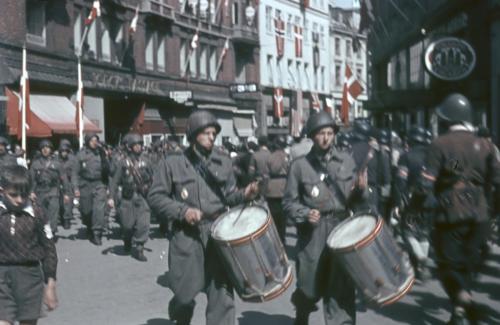 Den-danske-Brigade-paa-Stroeget-i-Koebenhavnl-2