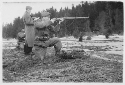 Emkeltfoto-fra-Erik-Moltkes-fotoalbum-fra-hans-tid-i-Den-Danske-Brigade