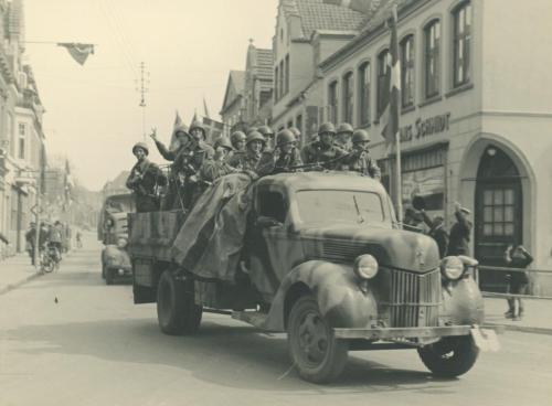 Lastbil-med-soldater-fra-Den-Danske-Brigade-i-Aabenraa